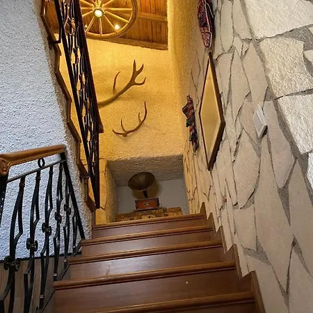 Hébergement de vacances Authentic Stone House In The Center Of *