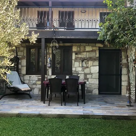 Authentic Stone House In The Center Of Hébergement de vacances Urla